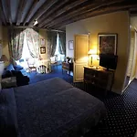 Hotel Le Relais Medicis 4*