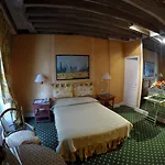 Hotel Le Relais Medicis 4*