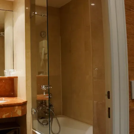 Le Relais Médicis Hotel 4*