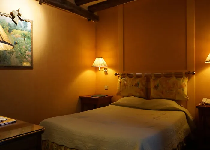 מלון Le Relais Medicis 4*