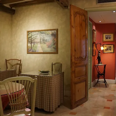 Hotel Le Relais Medicis Paris