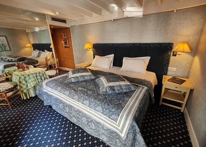 Hotel Le Relais Medicis 4*